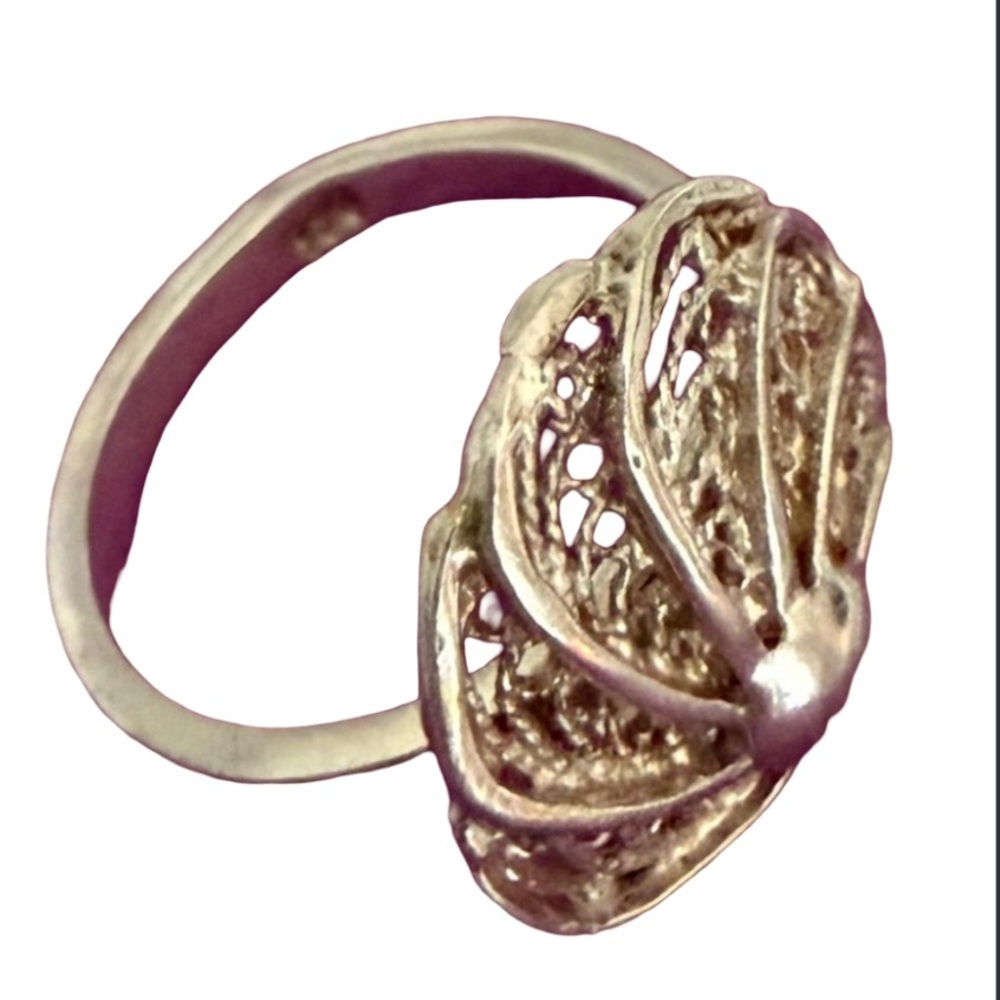Gold Leaf Filigree Women's Ring - Elegant Gold Tone
